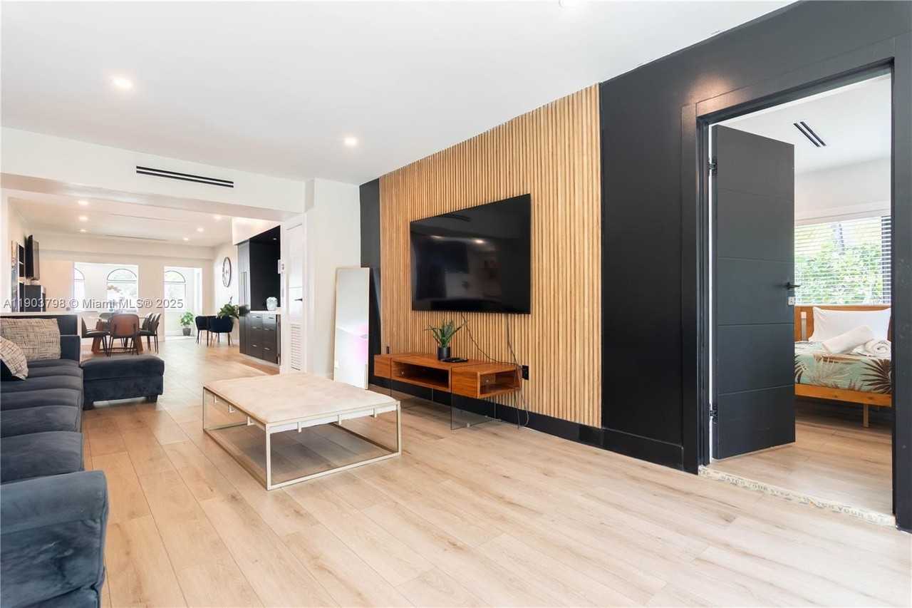 2360 Sw 12th St #0 - Photo 7 of 50