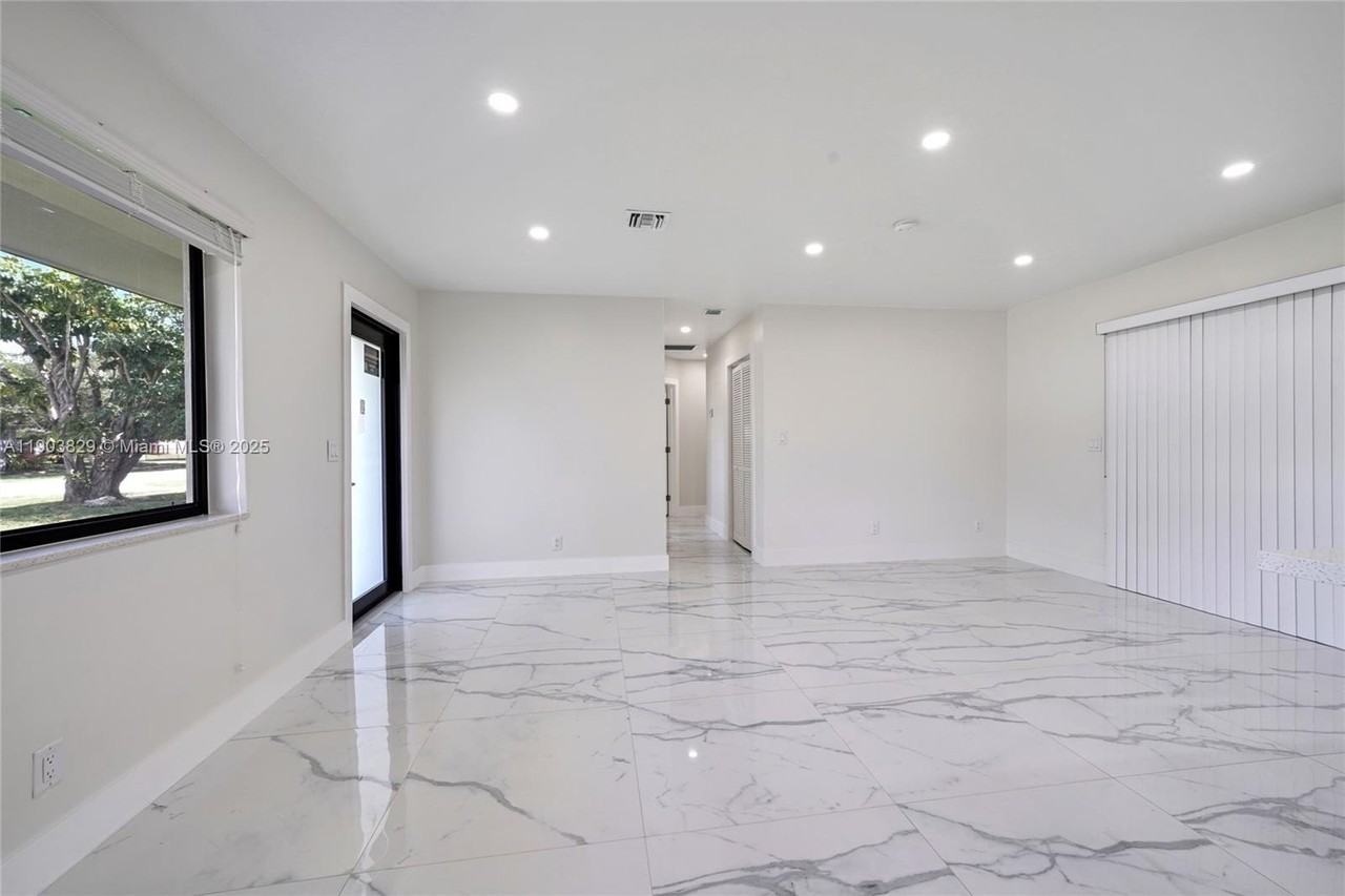 4670 Nw 5th St #4670 - Photo 5 of 32