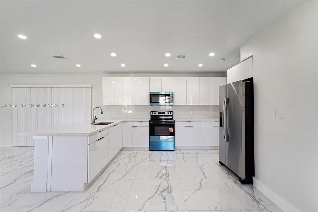 4670 Nw 5th St #4670 - Photo 7 of 32