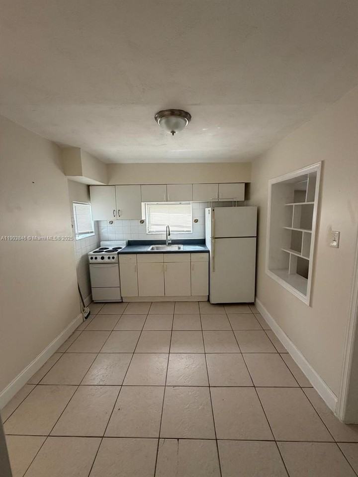 5411 Ravenswood Rd #7 - Photo 6 of 7