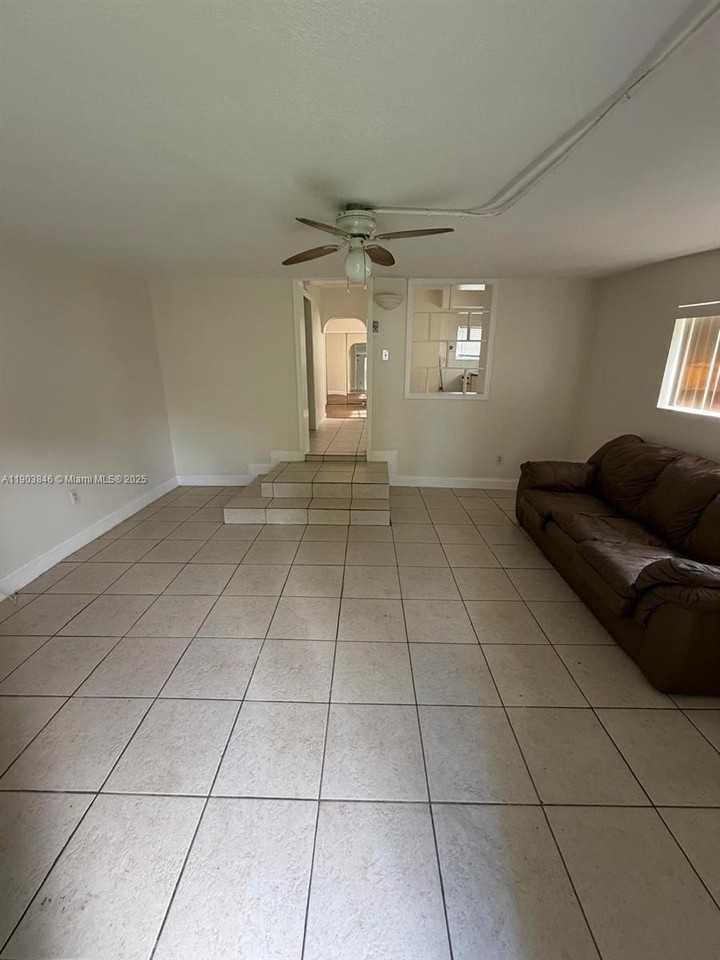 5411 Ravenswood Rd #7 - Photo 7 of 7