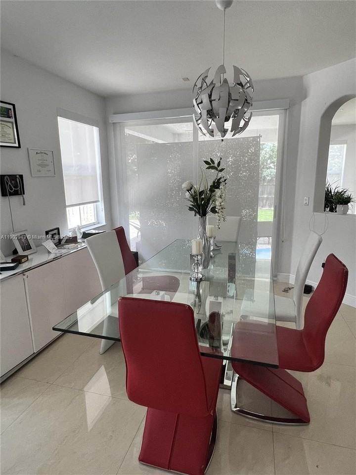 11161 Northwest 77th Terrace - Photo 2 of 28