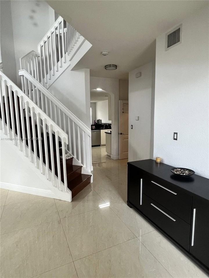 11161 Northwest 77th Terrace - Photo 4 of 28