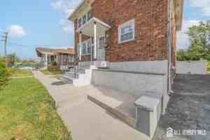 featured image of 54 Bergen St #2FL