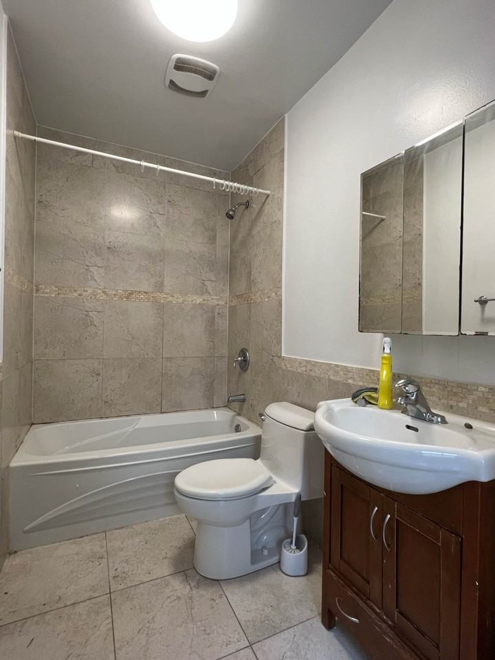 121 Maitland St - Photo 3 of 4