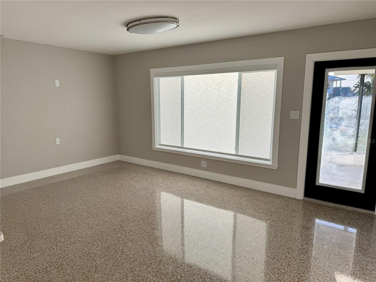 745 Sunset Cv - Photo 3 of 15