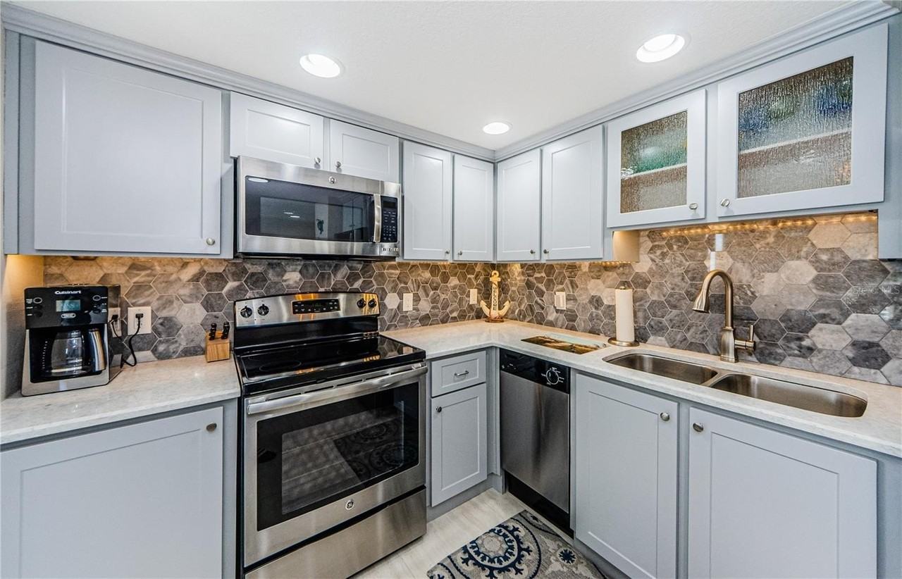 880 Mandalay Ave #S202 - Photo 7 of 27