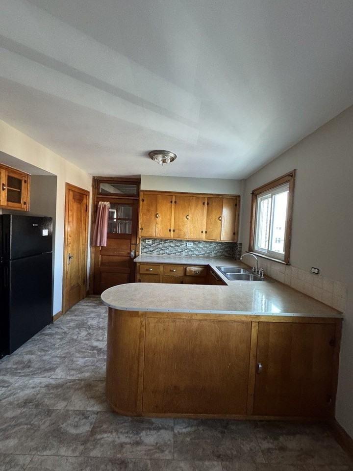 4259 W 21st St #2 - Photo 7 of 13