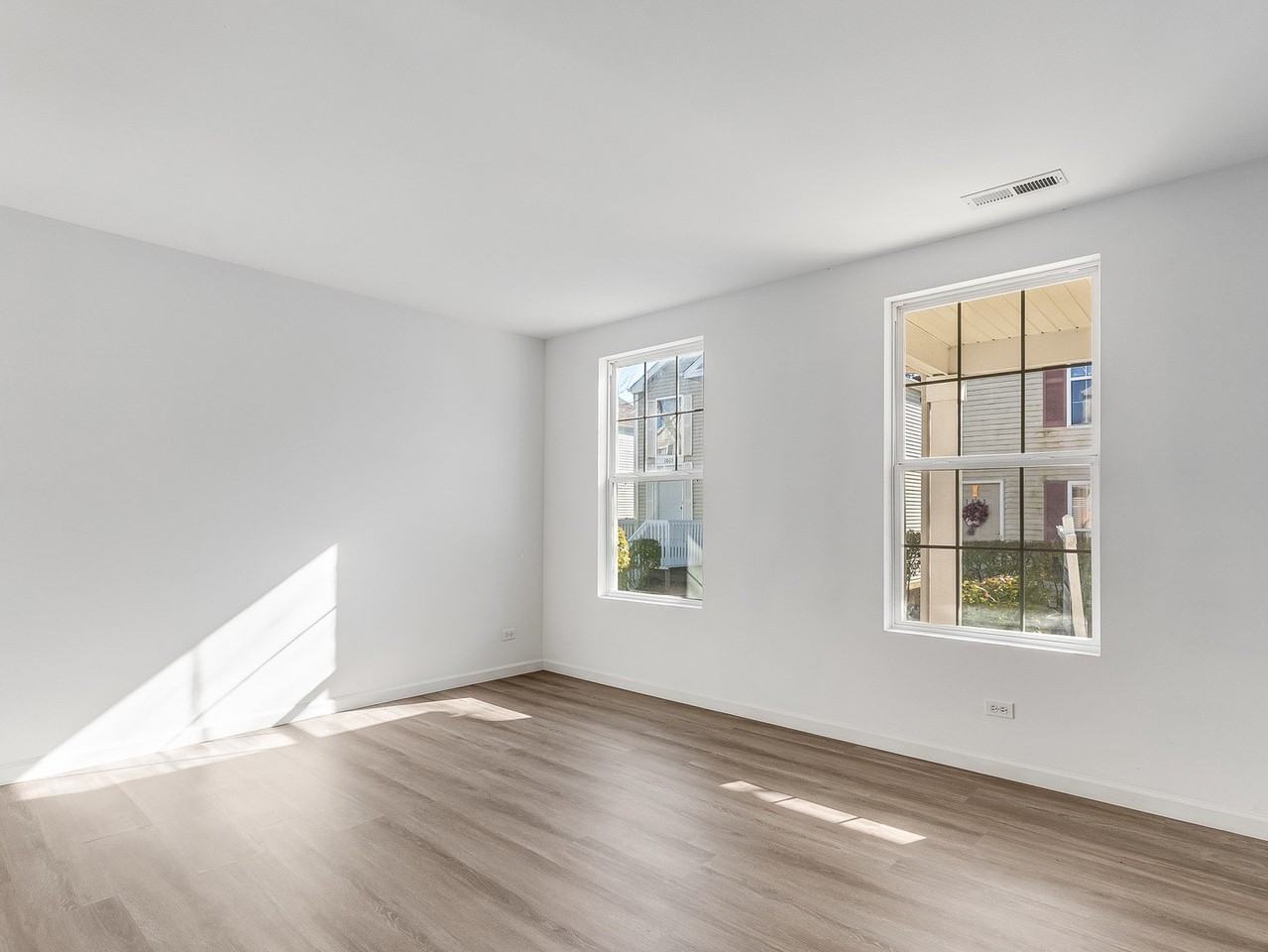 1053 Symphony Drive - Photo 6 of 29