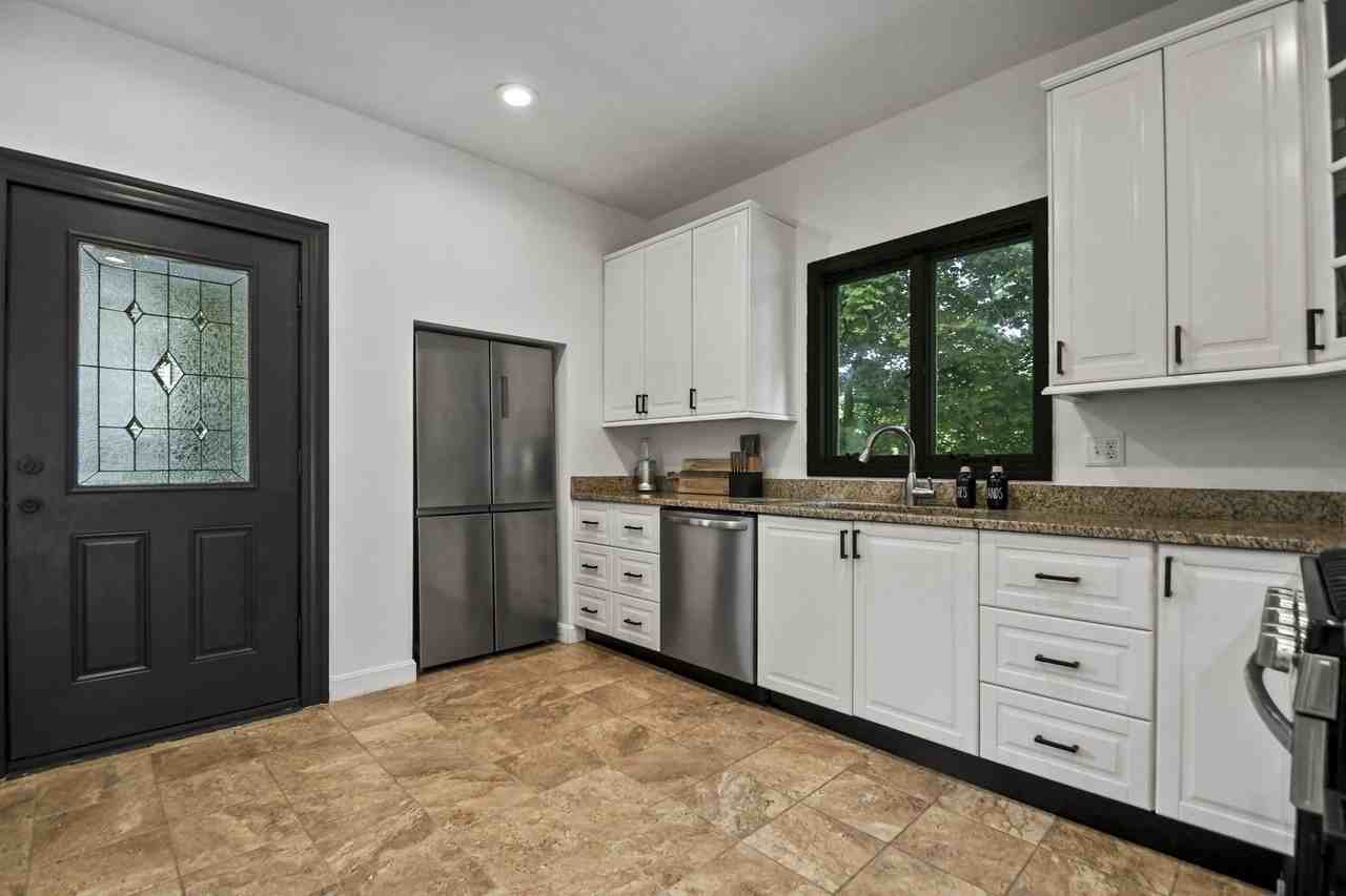 Circuit Ave E - Photo 2 of 16