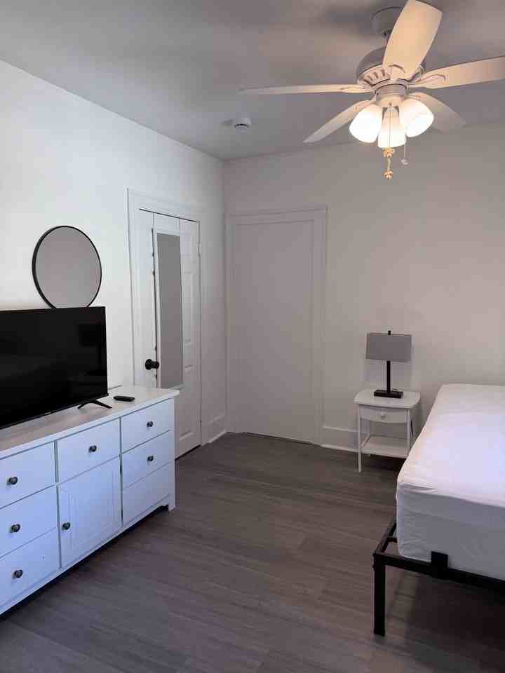 Circuit Ave E - Photo 7 of 16