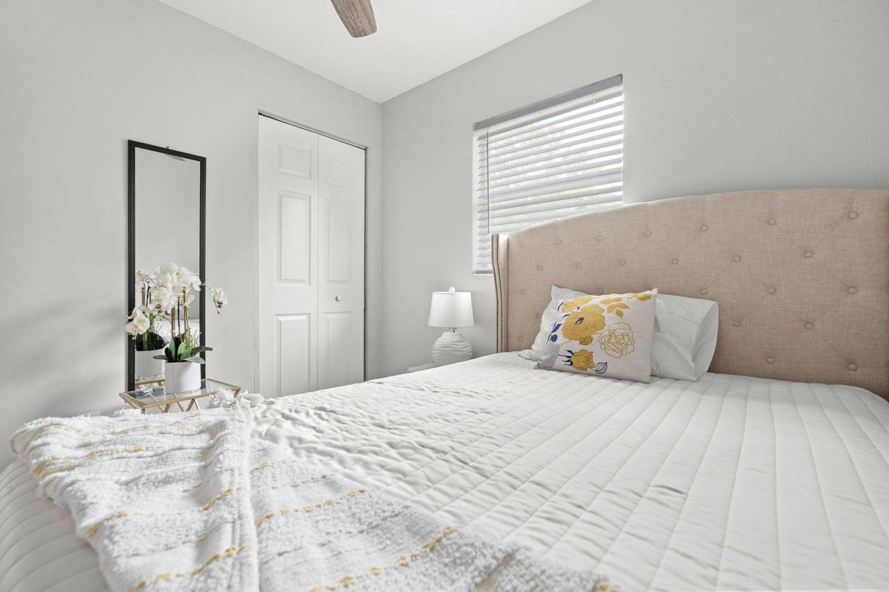 Oak Village Dr - Photo 3 of 4