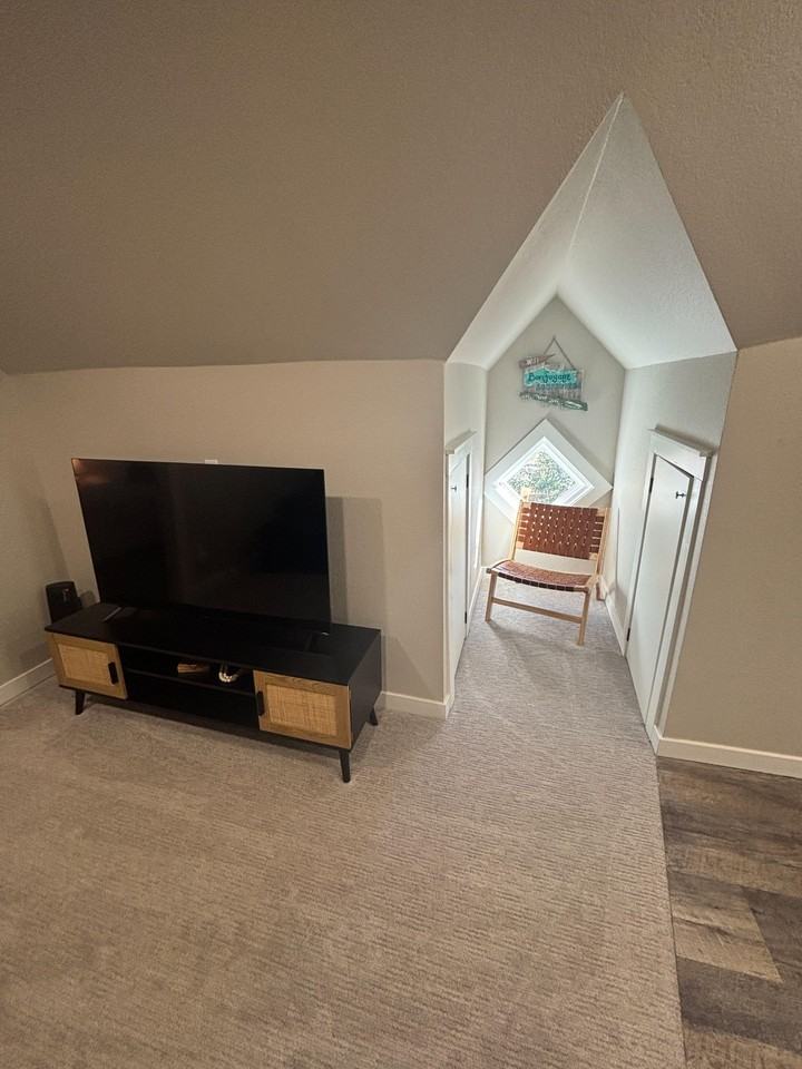 Bonfoy Avenue - Photo 7 of 11