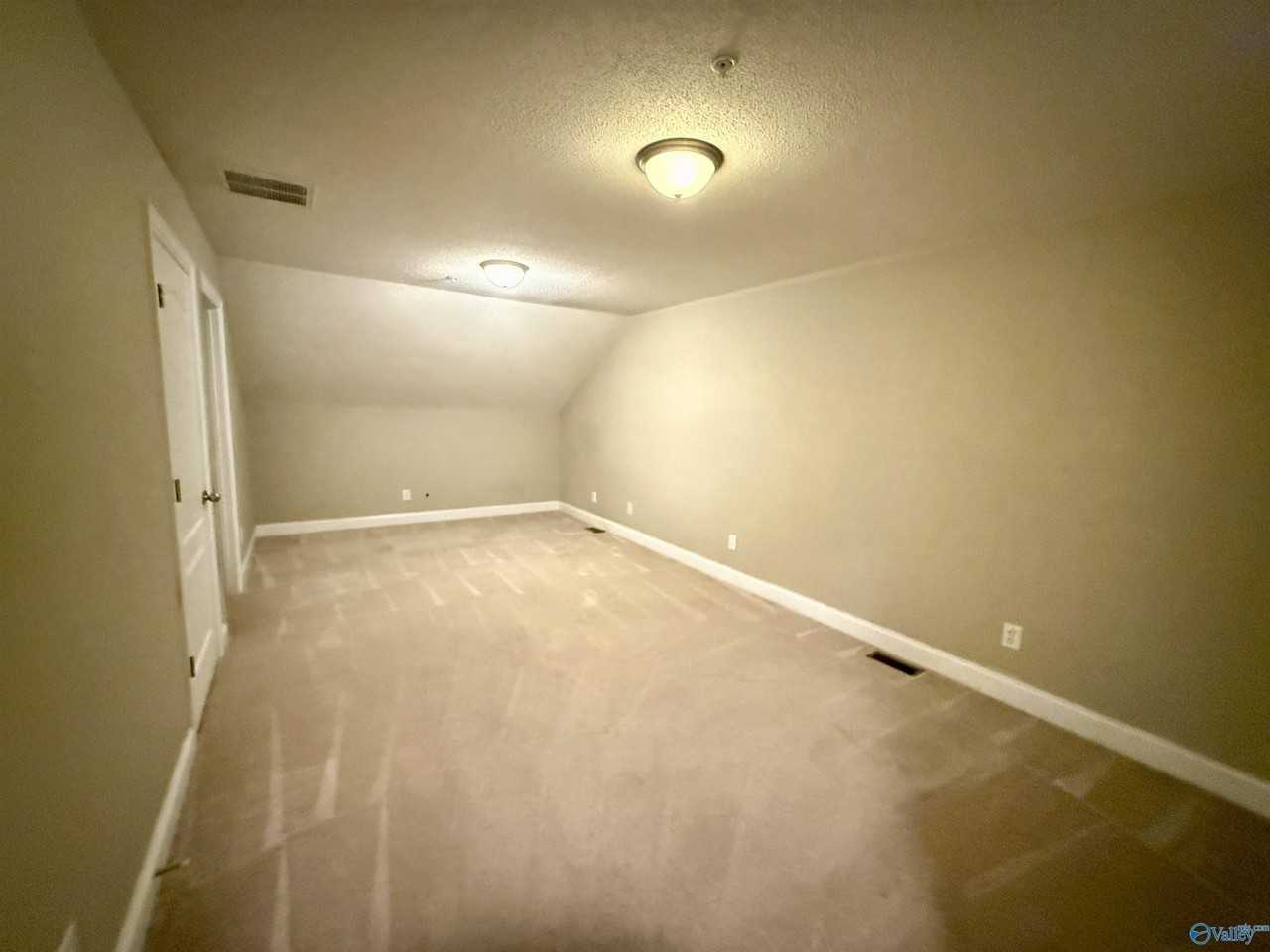 472 Shamrock Dr - Photo 7 of 10