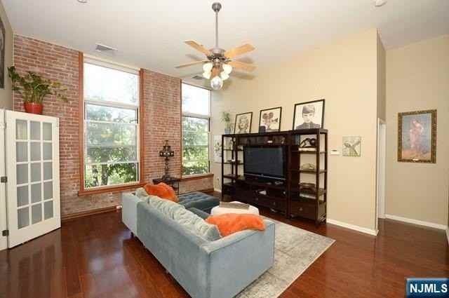 260 Main St - Photo 3 of 22