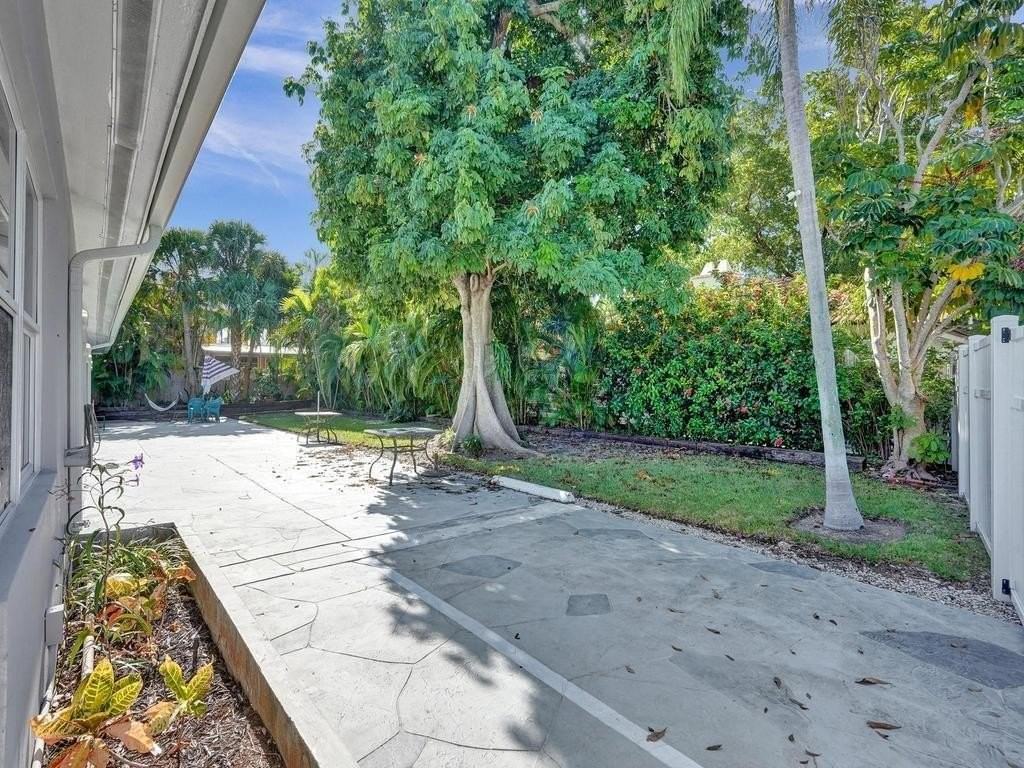 4422 Seagrape Dr #1 - Photo 7 of 35