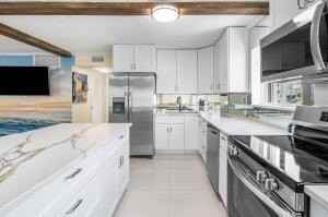 2020 Lake Osborne Dr #10 - Photo 3 of 45