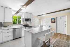 2020 Lake Osborne Dr #10 - Photo 4 of 45