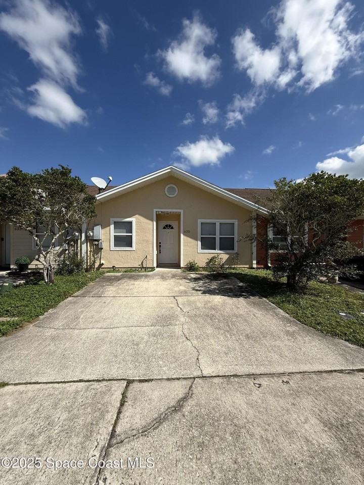 635 Angela Lane - Photo 2 of 17