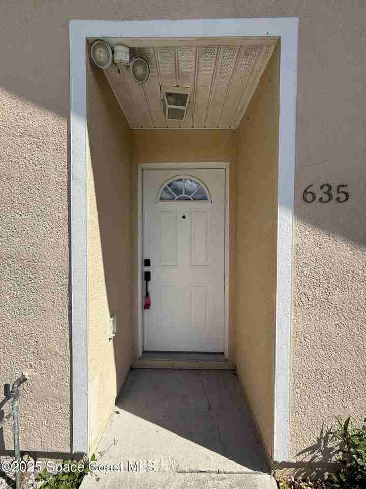 635 Angela Lane - Photo 3 of 17