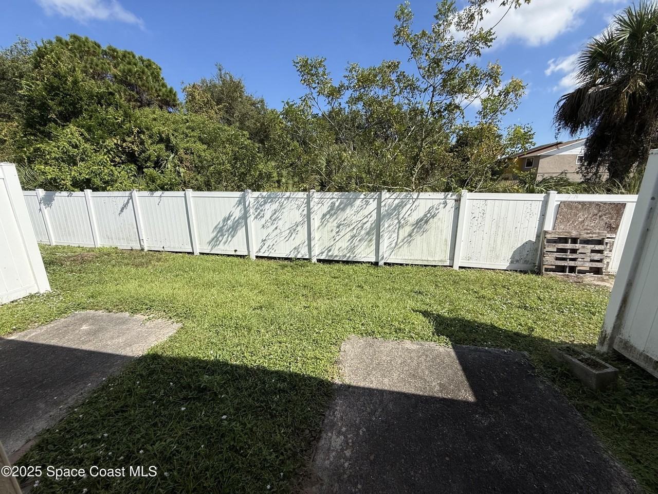 635 Angela Lane - Photo 5 of 17