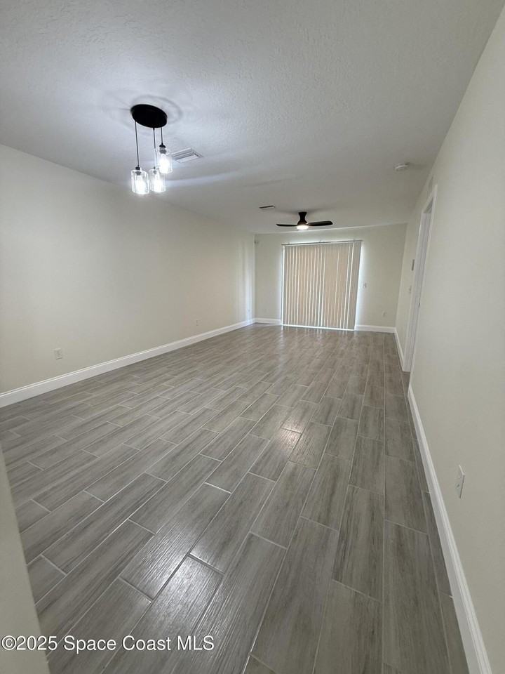 635 Angela Lane - Photo 7 of 17