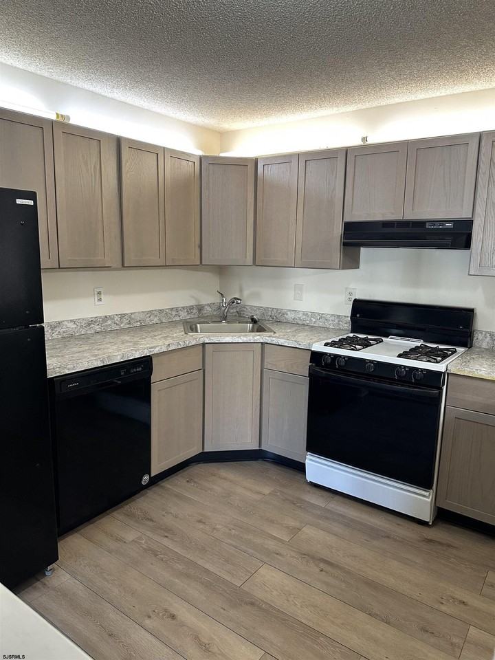 110 Iroquois Dr - Photo 3 of 7