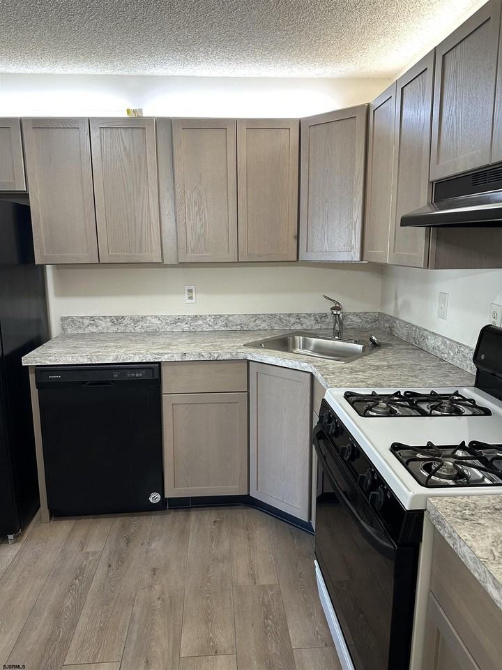 110 Iroquois Dr - Photo 4 of 7