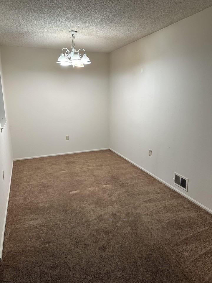 110 Iroquois Dr - Photo 5 of 7