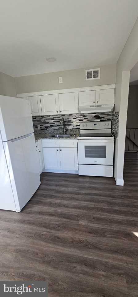 2625 Parkside Ter - Photo 7 of 14