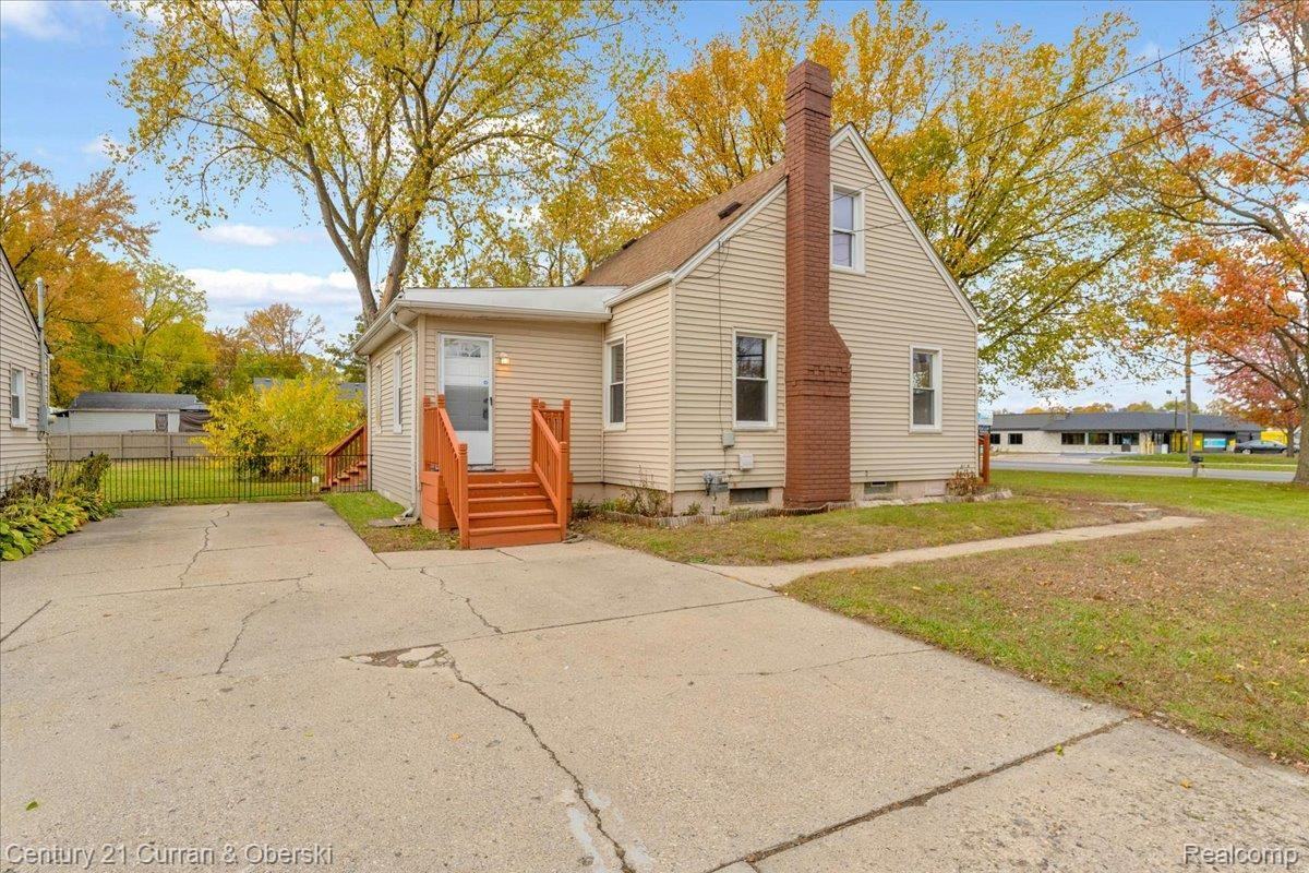 5580 Merriman Road - Photo 3 of 32