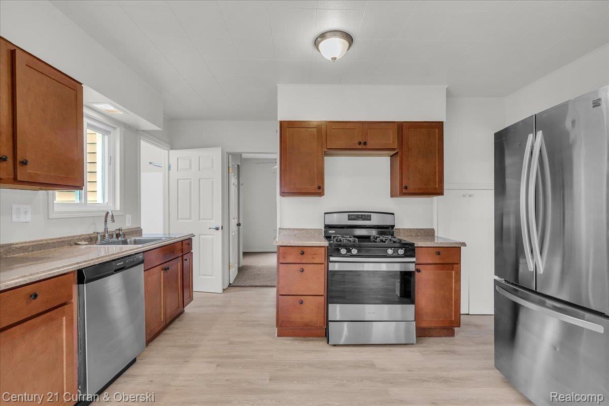 5580 Merriman Road - Photo 6 of 32