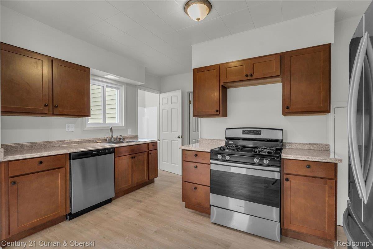 5580 Merriman Road - Photo 7 of 32