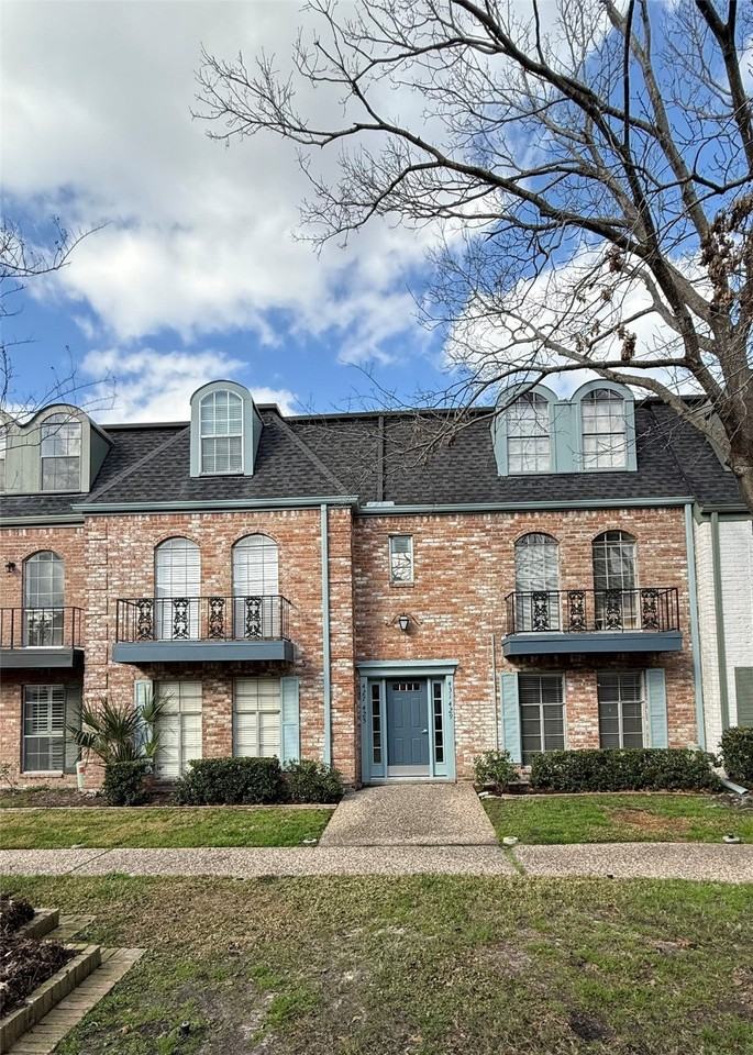 425 N Post Oak Ln - Photo 2 of 11