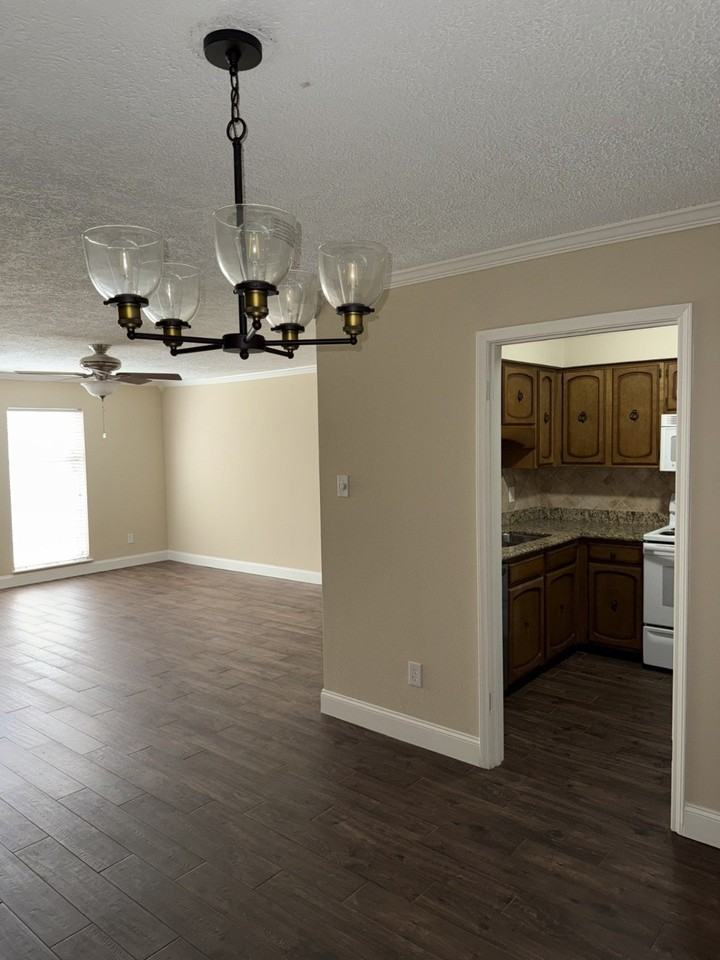 425 N Post Oak Ln - Photo 6 of 11