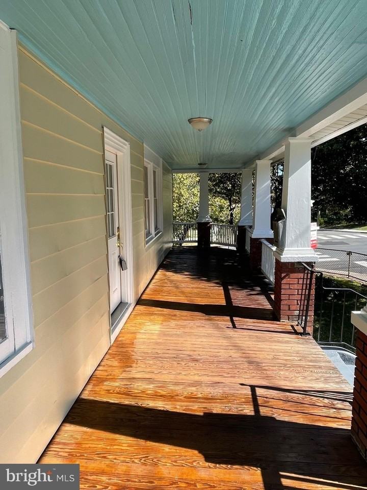 2501 11th St N - Photo 3 of 15