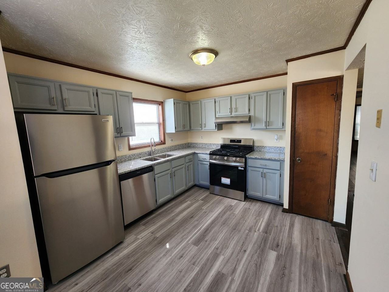 5282 Station Cir - Photo 2 of 14