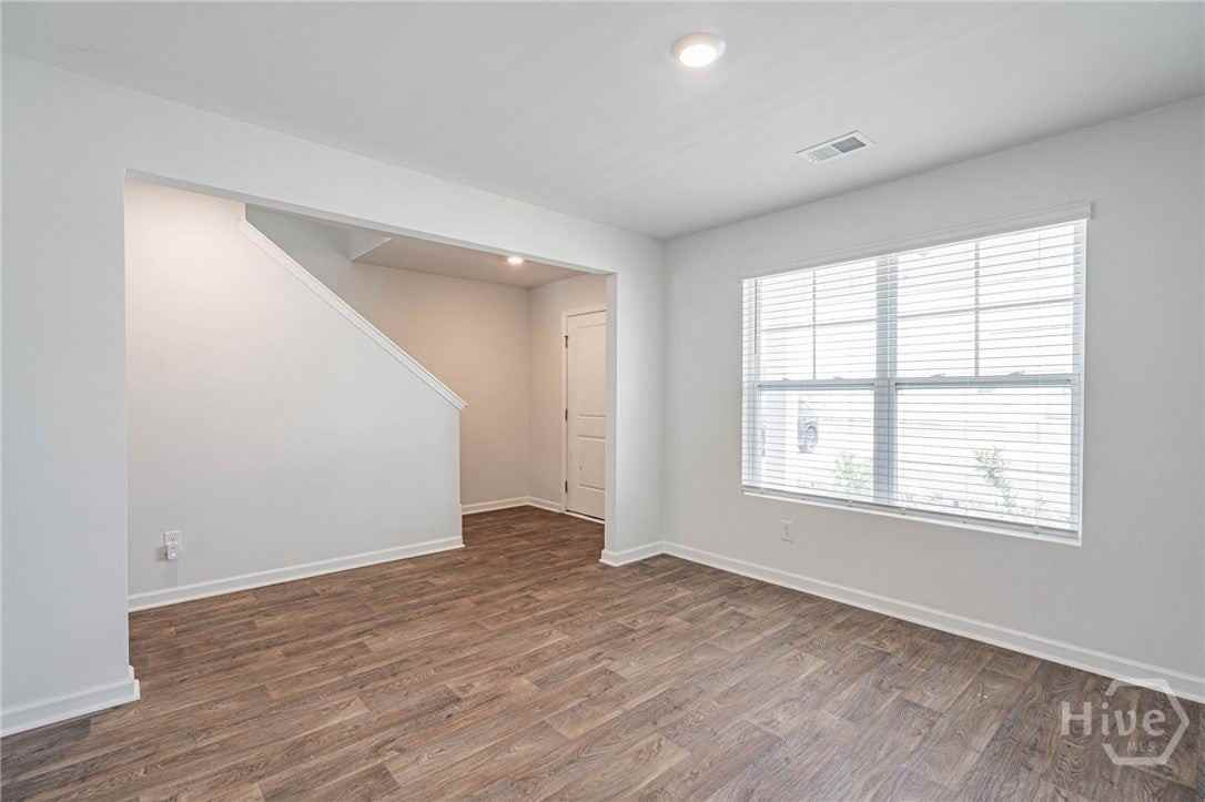 1004 Bergamot Rd - Photo 3 of 48