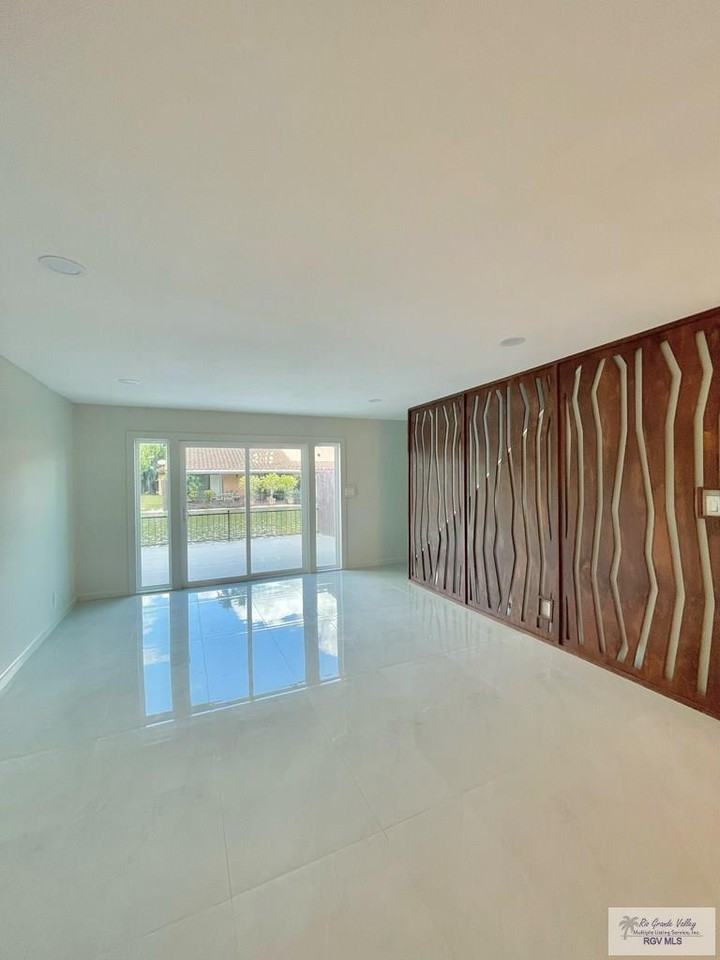 8 Waterfront Dr - Photo 4 of 19