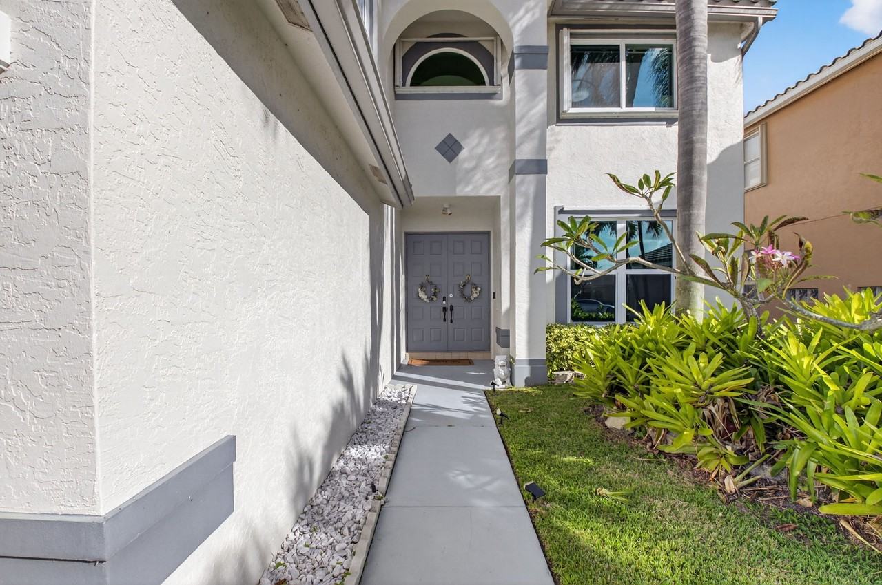 3943 Westchester Way - Photo 4 of 50