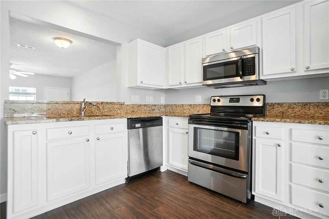 9352 Captiva Bay Dr - Photo 4 of 32