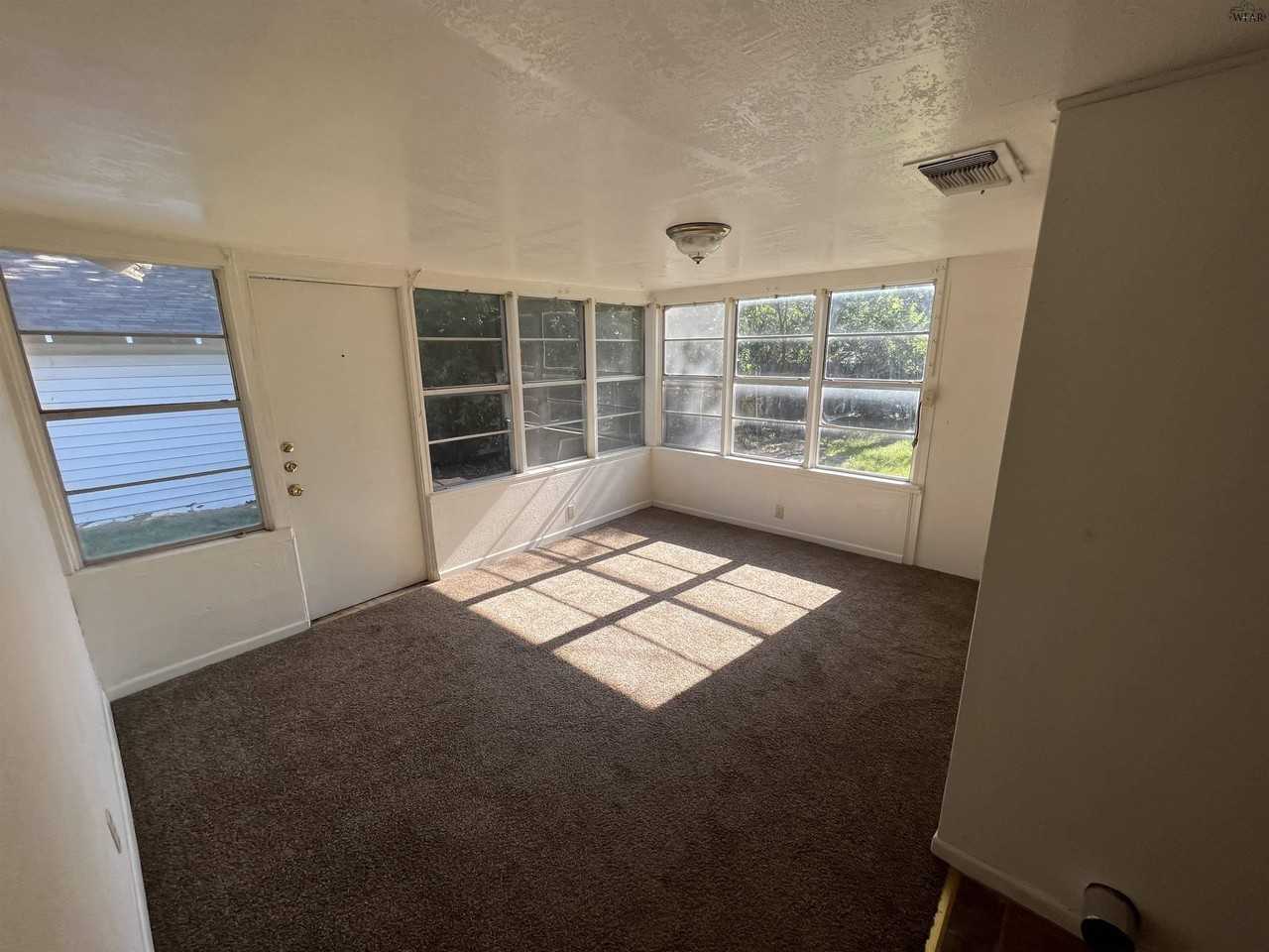 2105 Joline St - Photo 4 of 7