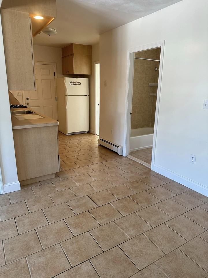 211 Chelsea Street #4 - Photo 3 of 6