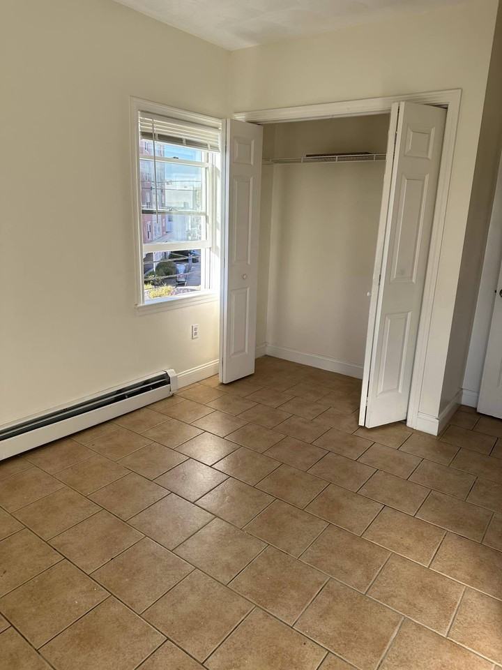 211 Chelsea Street #4 - Photo 4 of 6