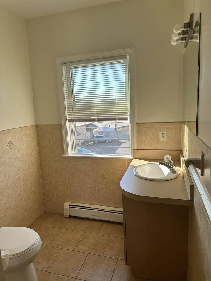 211 Chelsea Street #4 - Photo 5 of 6