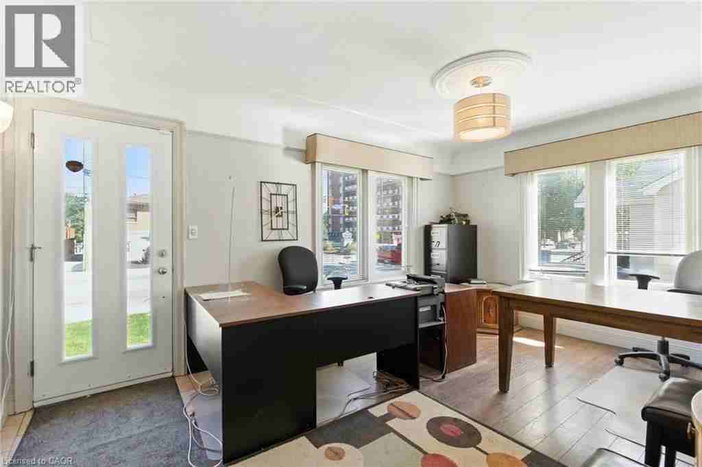 35 King St W - Photo 2 of 11