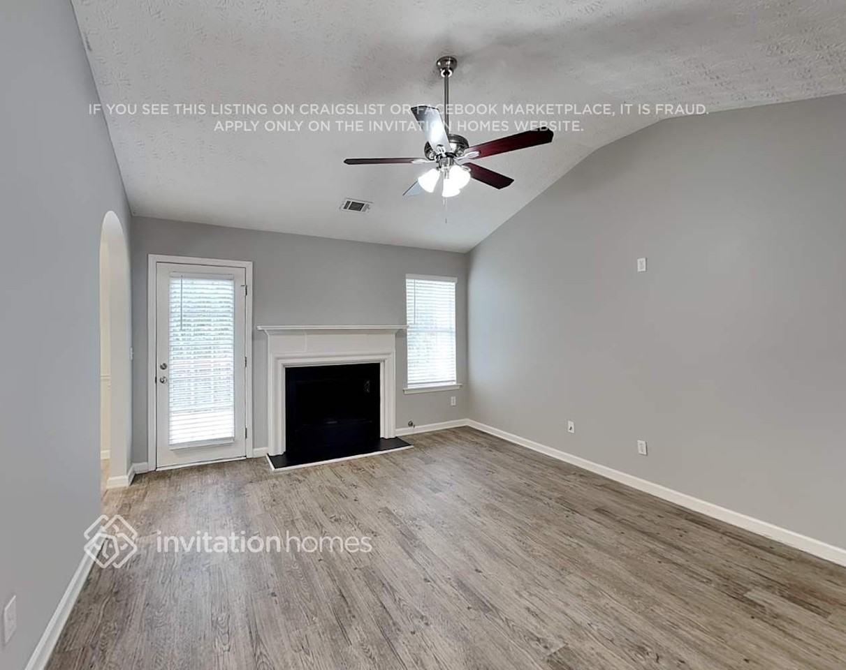 821 Lorraine Ln - Photo 4 of 24