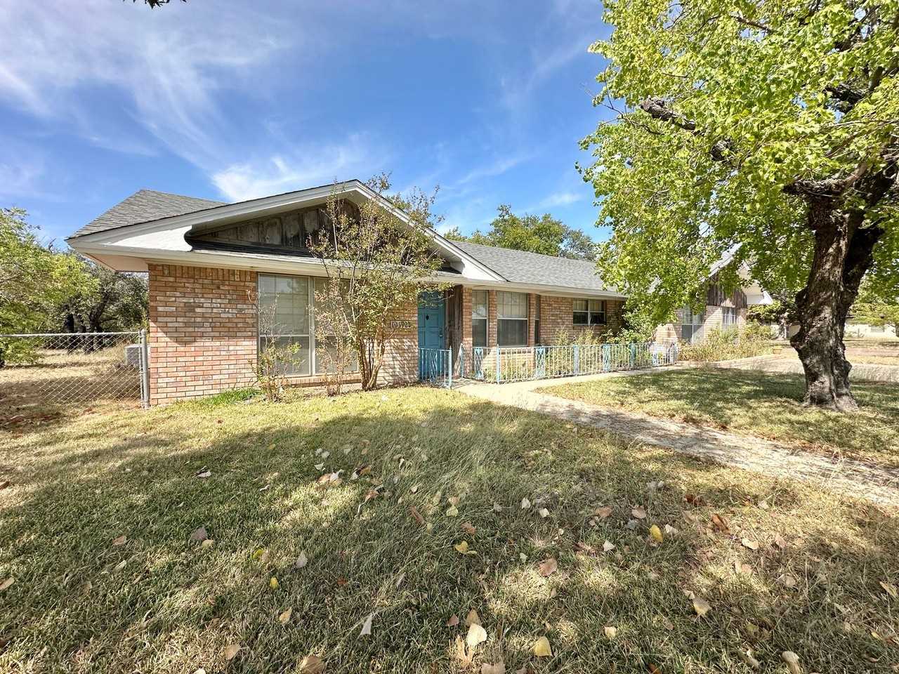 1904 Comanche Dr - Photo 2 of 38