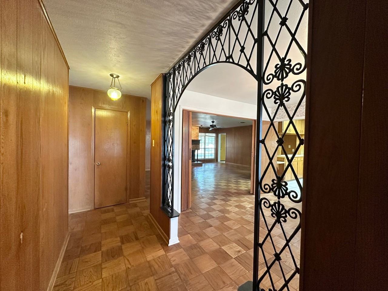 1904 Comanche Dr - Photo 3 of 38