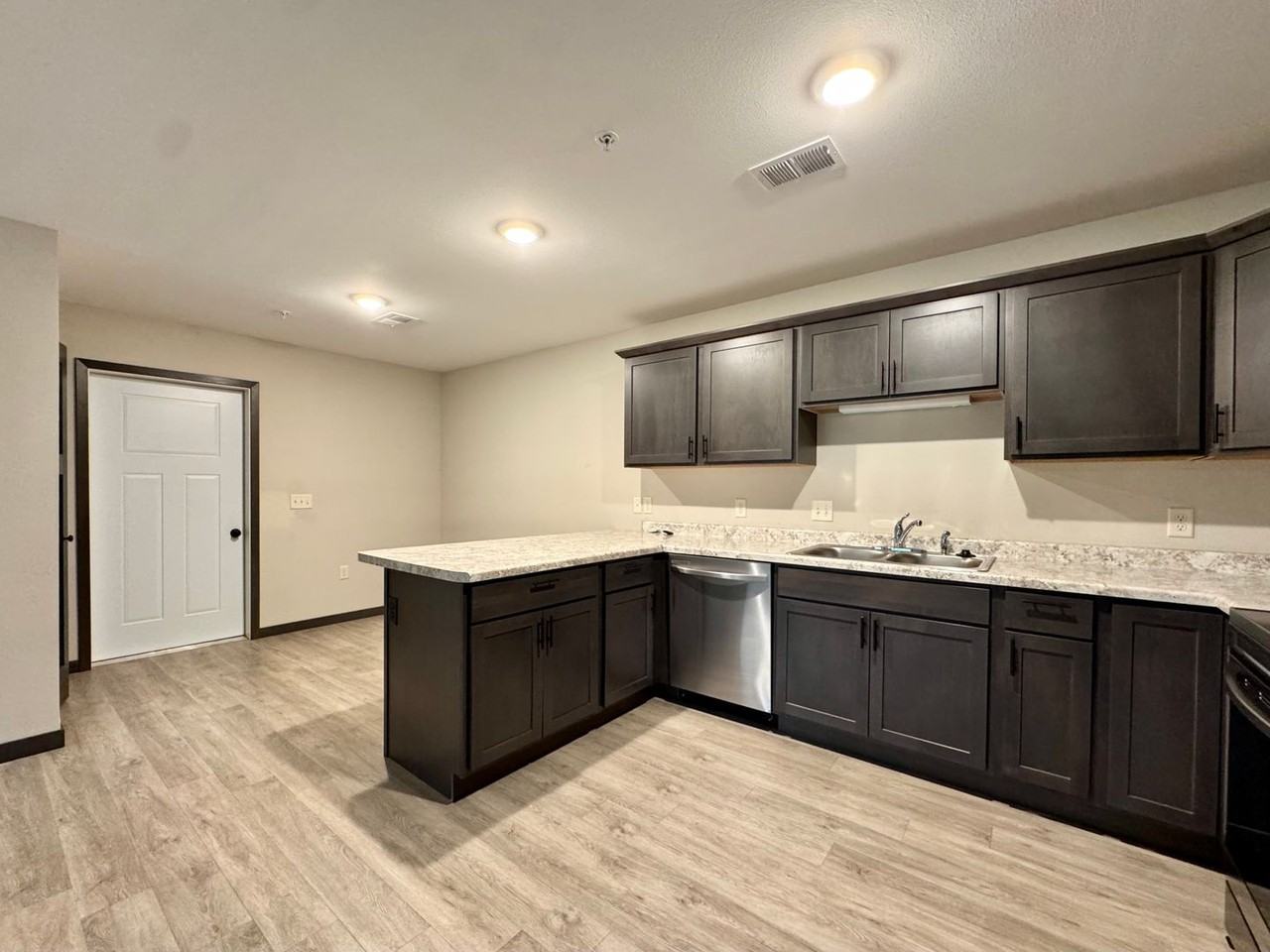 Peregrine Bldg. 07 - Photo 4 of 50